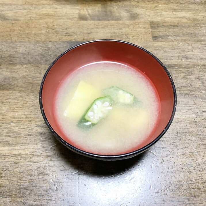 味噌汁レシピ　じゃがいもとおくらの味噌汁